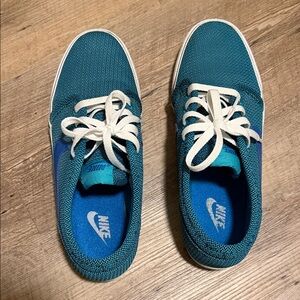 Vintage Nike Men’s Knit Low-Top Sneakers